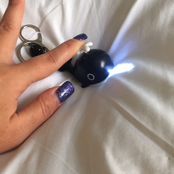 βLAST 2β Black Whale Keychainsπ³ - Picture 4 of 6